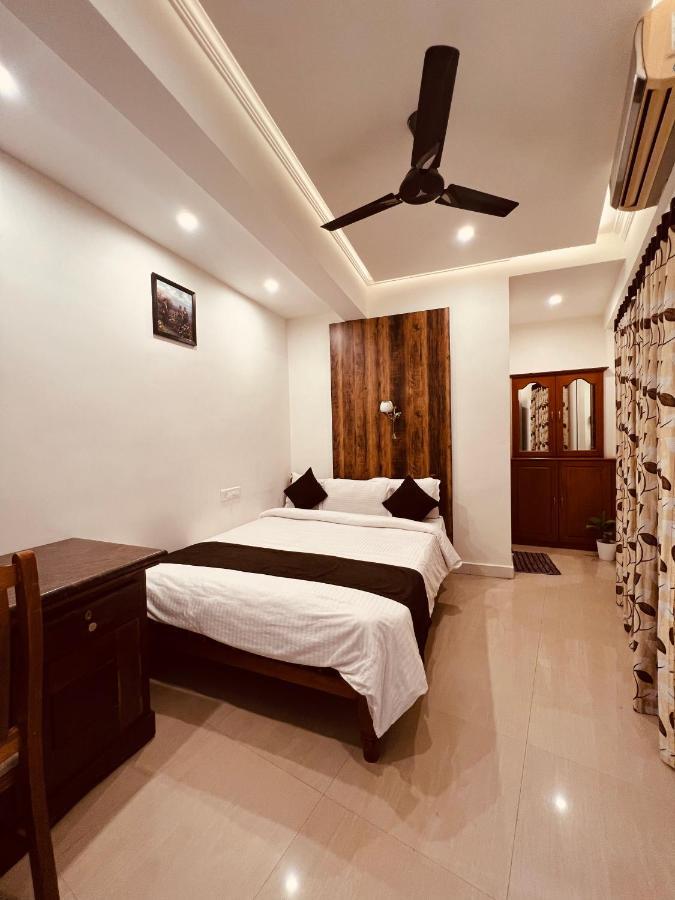 Thayamkery'S Royal Inn Kochi Eksteriør billede